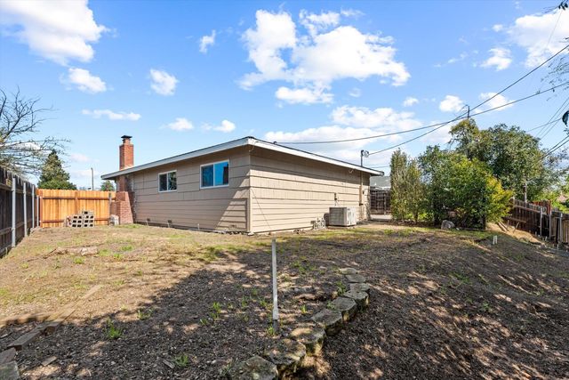 215 Ardmore Ave, Roseville, CA 95678