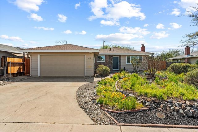 215 Ardmore Ave, Roseville, CA 95678