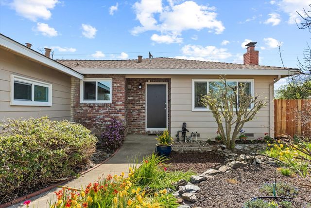 215 Ardmore Ave, Roseville, CA 95678
