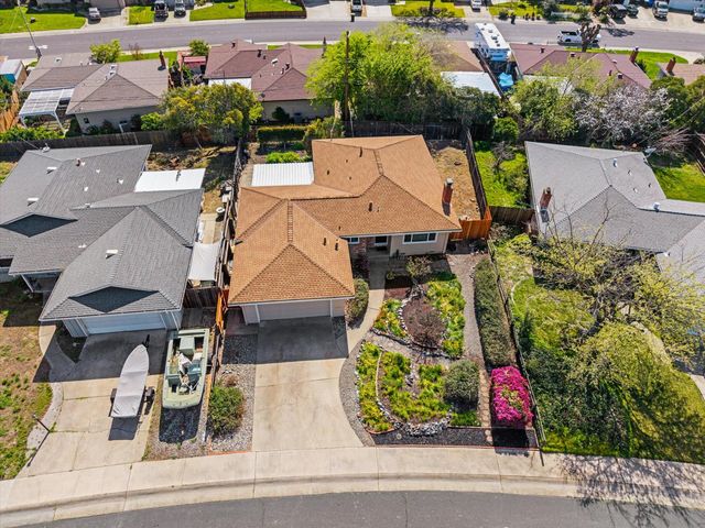 215 Ardmore Ave, Roseville, CA 95678