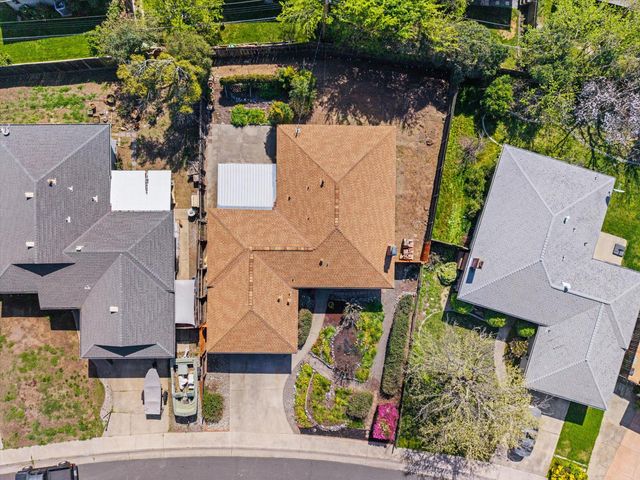 215 Ardmore Ave, Roseville, CA 95678