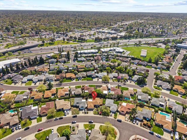 215 Ardmore Ave, Roseville, CA 95678