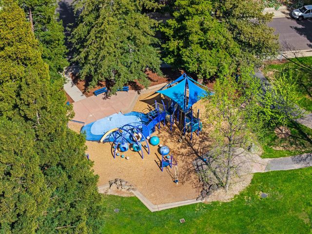 215 Ardmore Ave, Roseville, CA 95678