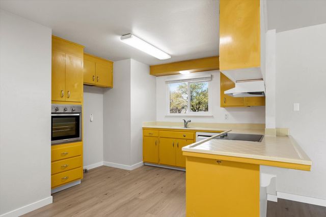 215 Ardmore Ave, Roseville, CA 95678