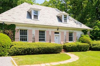 5 The Courtyard, Locust Valley, NY 11560