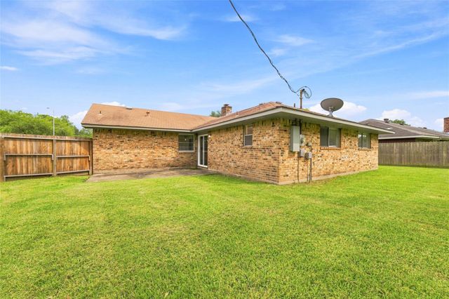 21735 Greenham Drive, Houston, TX 77388