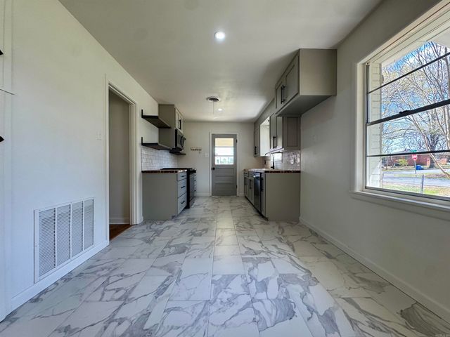 1204 Harton Street, Conway, AR 72032