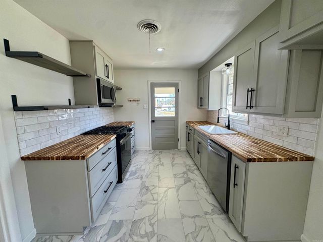 1204 Harton Street, Conway, AR 72032