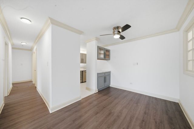 645 Grove Drive 202, Buffalo Grove, IL 60089