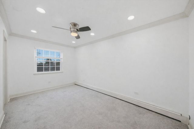 645 Grove Drive 202, Buffalo Grove, IL 60089