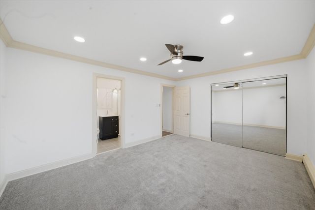 645 Grove Drive 202, Buffalo Grove, IL 60089