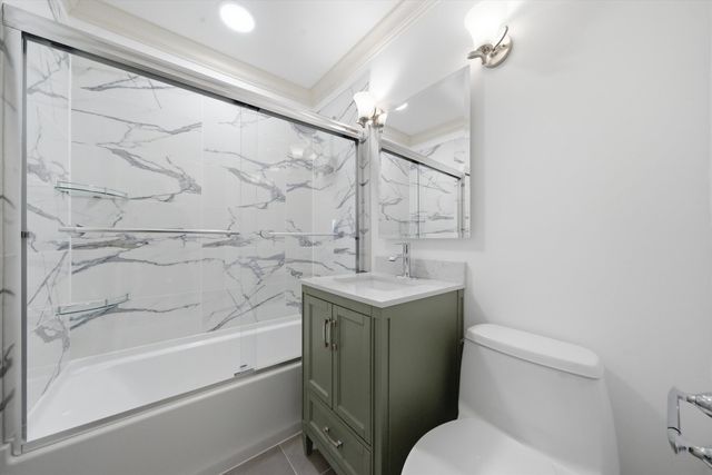 645 Grove Drive 202, Buffalo Grove, IL 60089