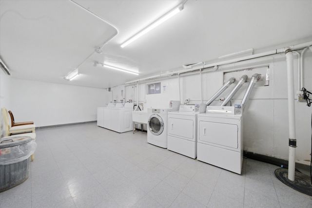 645 Grove Drive 202, Buffalo Grove, IL 60089