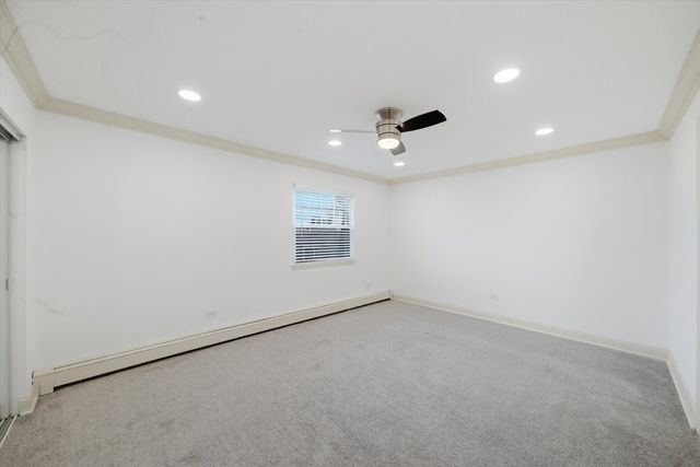 645 Grove Drive 202, Buffalo Grove, IL 60089