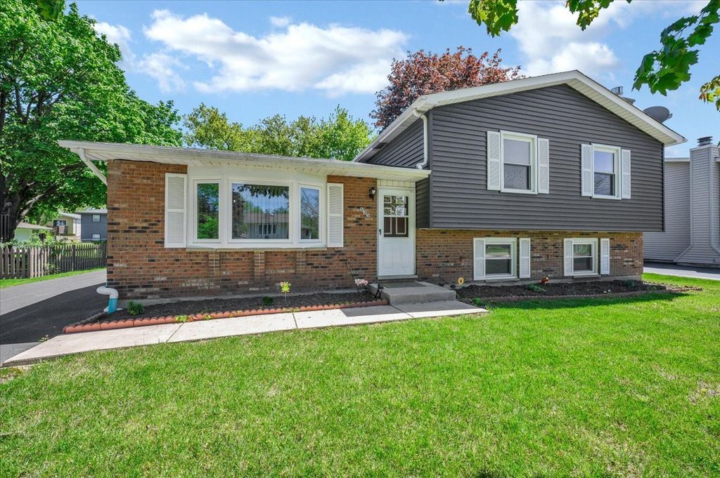 535 Garnett Avenue, Winthrop Harbor, IL 60096