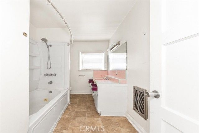 7719 Yolanda Avenue, Reseda (los Angeles), CA 91335