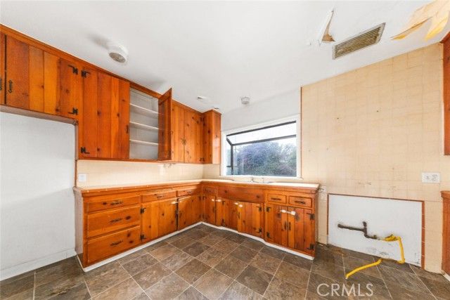 7719 Yolanda Avenue, Reseda (los Angeles), CA 91335