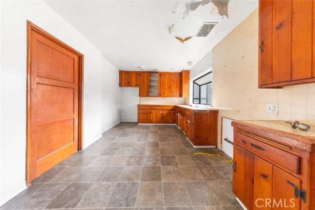 7719 Yolanda Avenue, Reseda (los Angeles), CA 91335