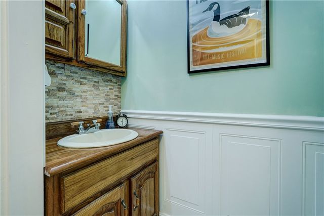 95 Brook Road, Pittsford, NY 14534