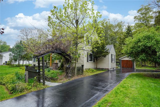 95 Brook Road, Pittsford, NY 14534