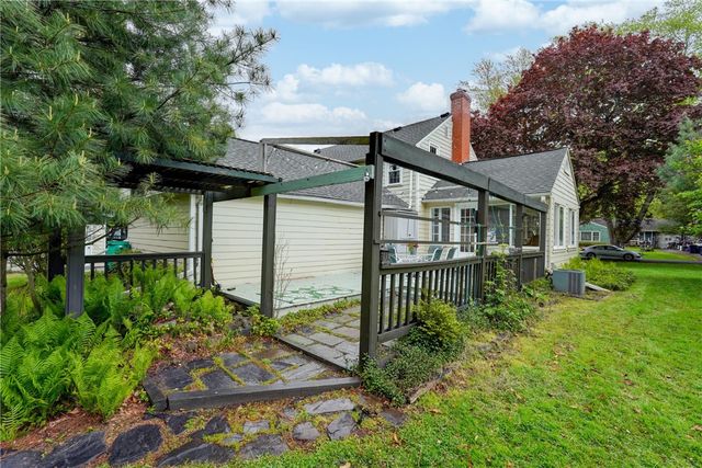 95 Brook Road, Pittsford, NY 14534