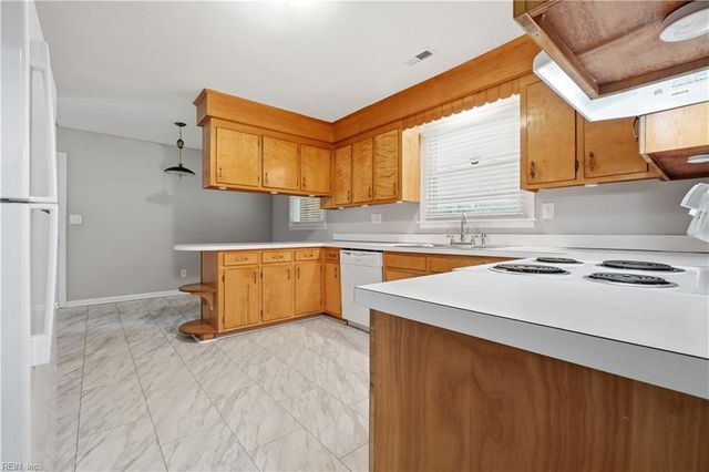 212 Hallbridge DR, Chesapeake, VA 23322