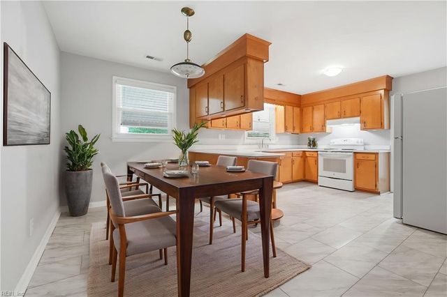 212 Hallbridge DR, Chesapeake, VA 23322