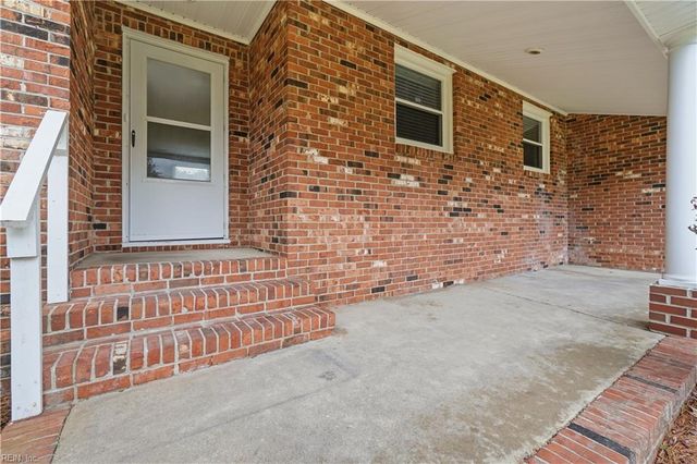 212 Hallbridge DR, Chesapeake, VA 23322