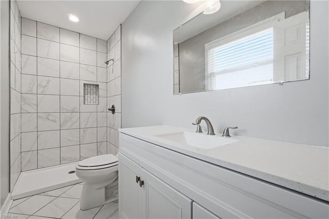212 Hallbridge DR, Chesapeake, VA 23322