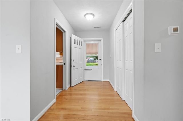 212 Hallbridge DR, Chesapeake, VA 23322