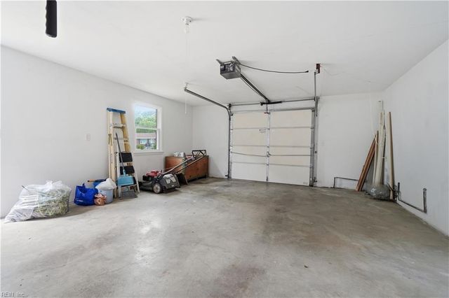 212 Hallbridge DR, Chesapeake, VA 23322