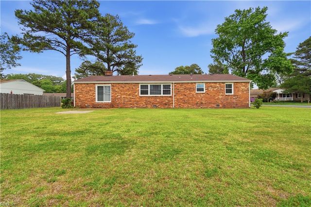 212 Hallbridge DR, Chesapeake, VA 23322