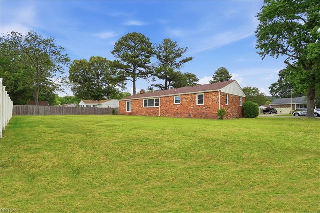 212 Hallbridge DR, Chesapeake, VA 23322