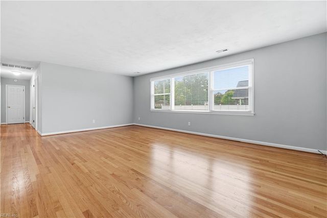 212 Hallbridge DR, Chesapeake, VA 23322