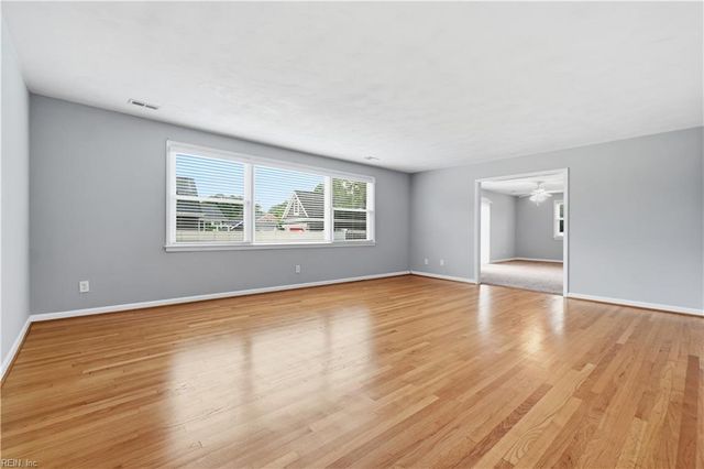 212 Hallbridge DR, Chesapeake, VA 23322