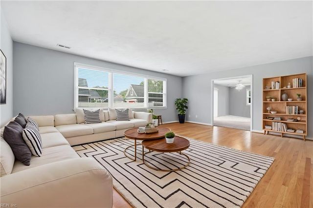 212 Hallbridge DR, Chesapeake, VA 23322