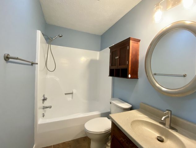 120 Holloway Dr, Lebanon, TN 37087