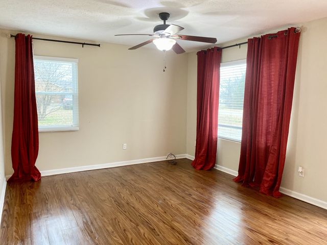 120 Holloway Dr, Lebanon, TN 37087