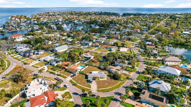 1722 BAYOU GRANDE BOULEVARD NE, St Petersburg, FL 33703