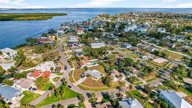 1722 BAYOU GRANDE BOULEVARD NE, St Petersburg, FL 33703