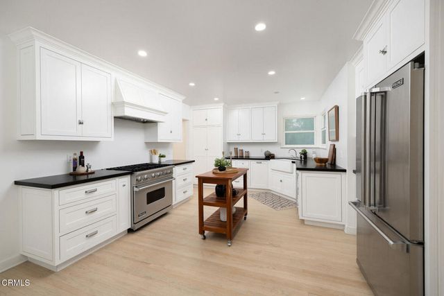 1200 Fernside Drive, La Canada Flintridge, CA 91011