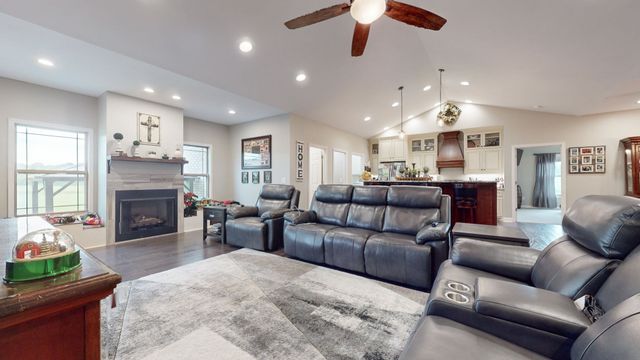1318 Old Seminary Rd, Manchester, TN 37355