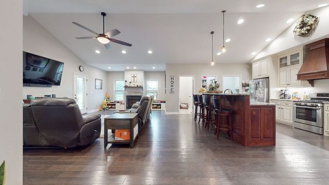 1318 Old Seminary Rd, Manchester, TN 37355