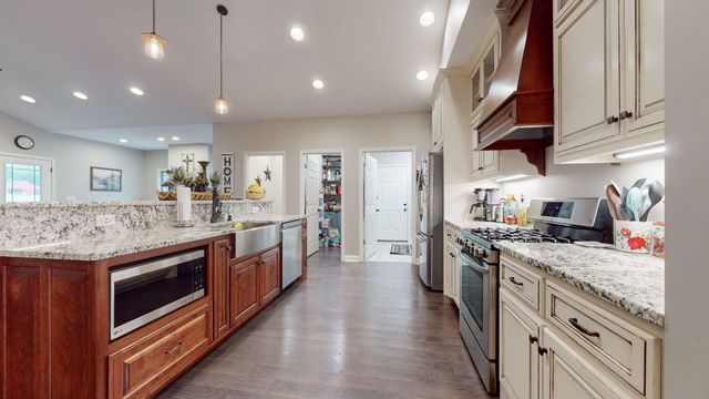1318 Old Seminary Rd, Manchester, TN 37355