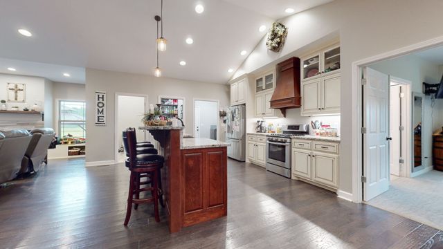 1318 Old Seminary Rd, Manchester, TN 37355