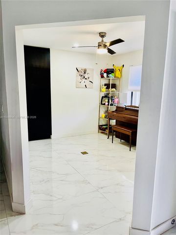 6201 Portsmouth Ln, Davie, FL 33331