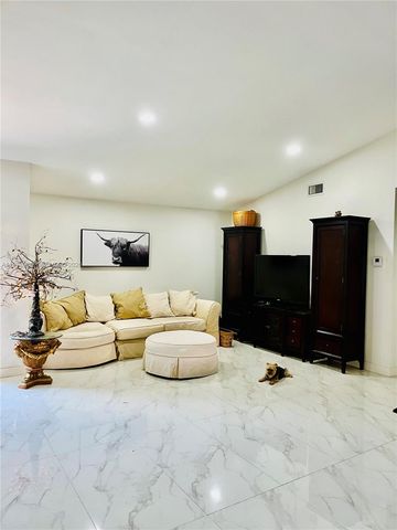 6201 Portsmouth Ln, Davie, FL 33331