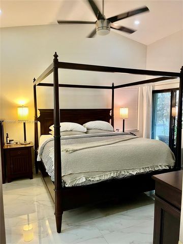 6201 Portsmouth Ln, Davie, FL 33331