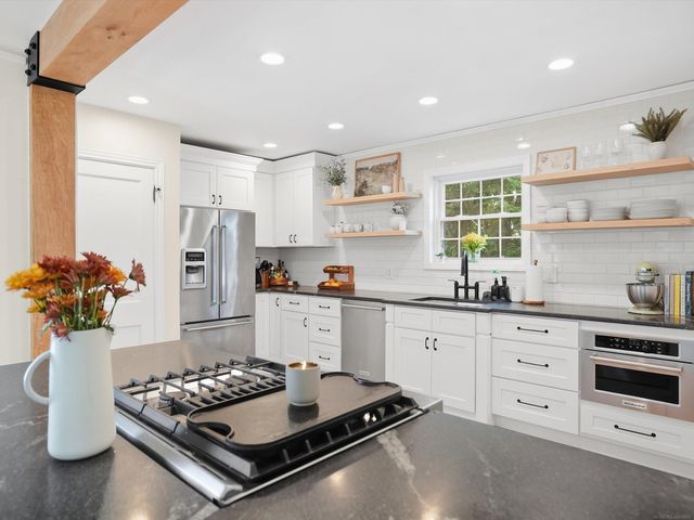 1259 Grayton, Grosse Pointe Park, MI 48230