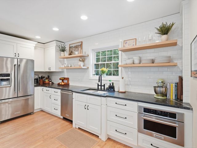 1259 Grayton, Grosse Pointe Park, MI 48230